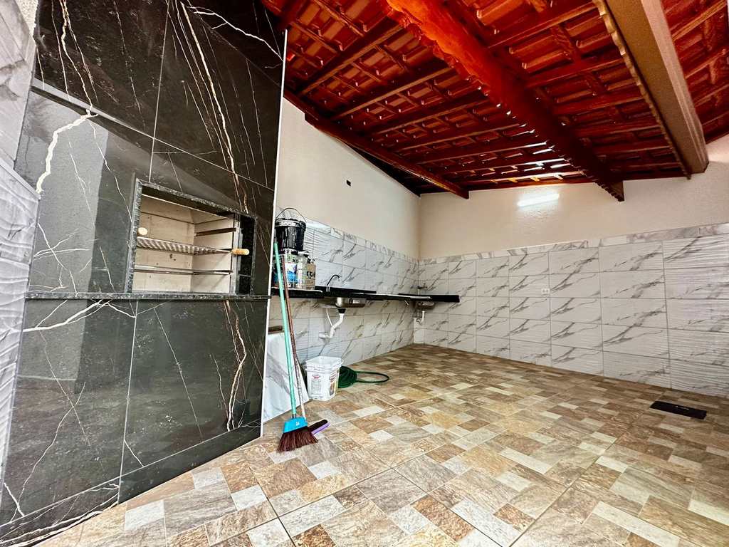 Casa em Praia Grande, no bairro Caiçara