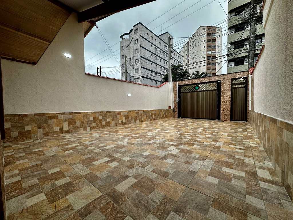 Casa em Praia Grande, no bairro Caiçara