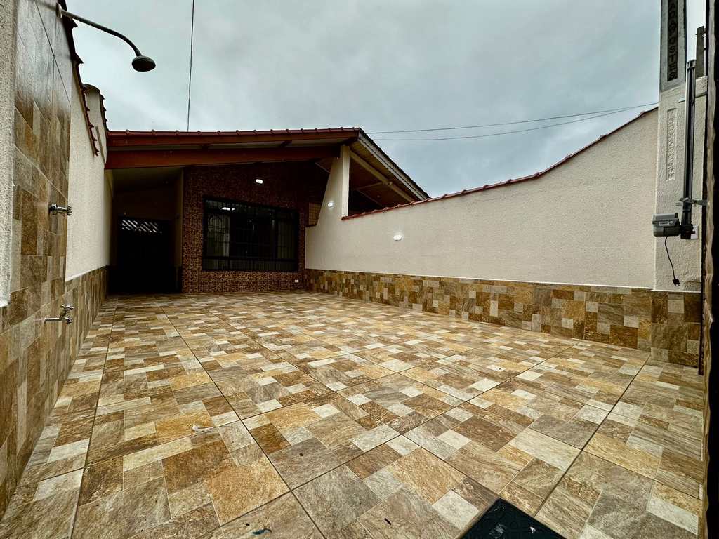 Casa em Praia Grande, no bairro Caiçara
