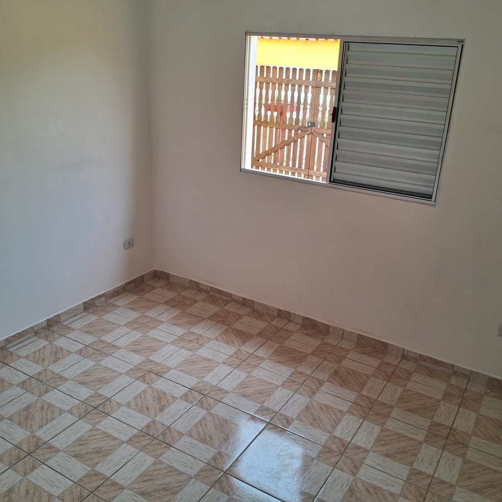 Casa em Mongaguá, no bairro Centro