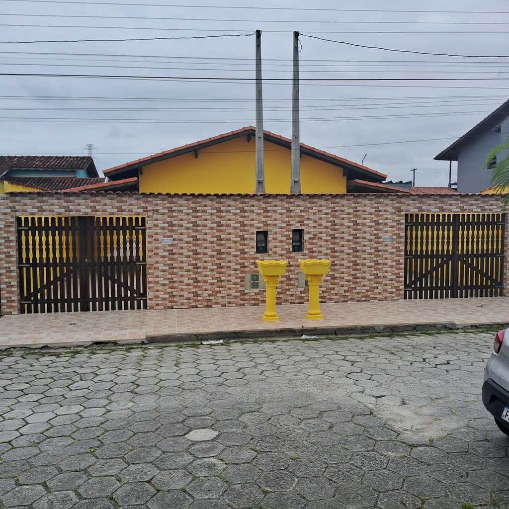 Casa em Mongaguá, no bairro Centro