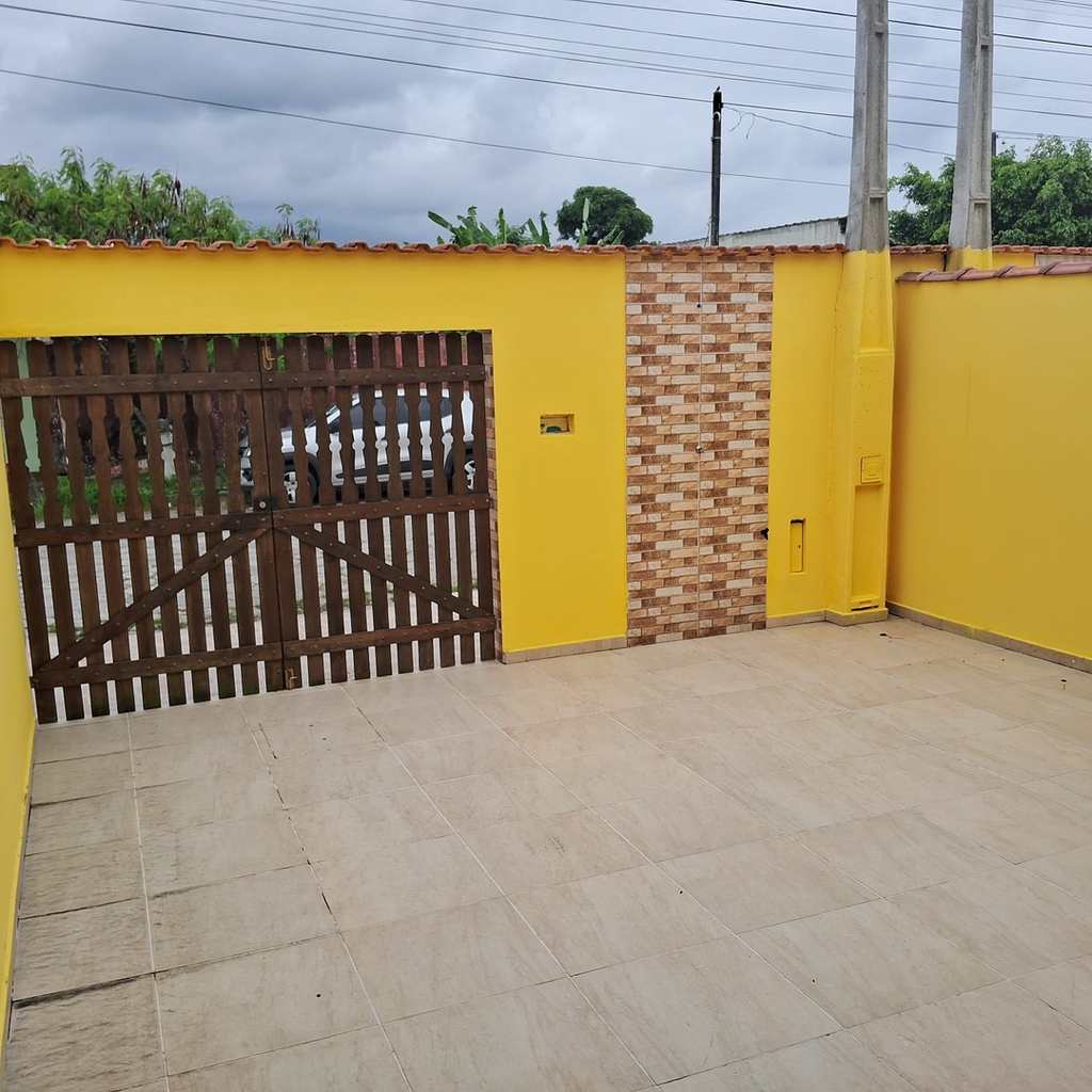 Casa em Mongaguá, no bairro Centro