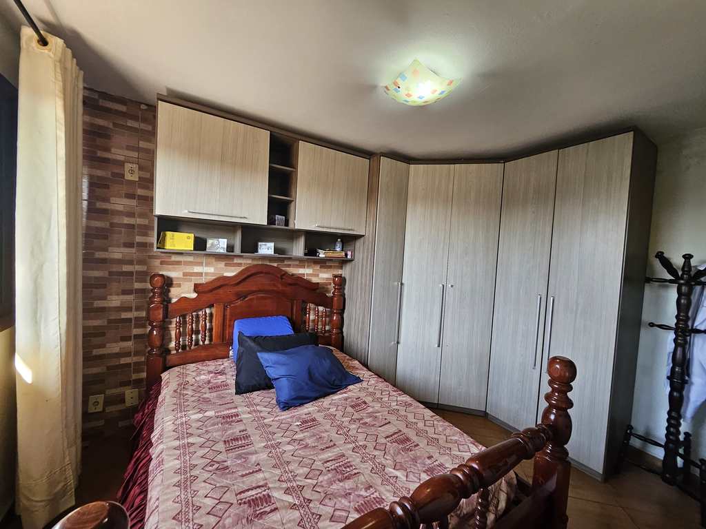 Sobrado em São Vicente, no bairro Catiapoa