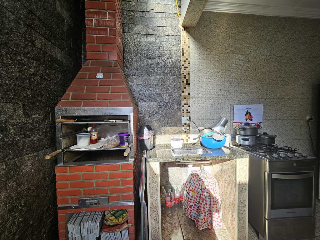Sobrado em São Vicente, no bairro Catiapoa