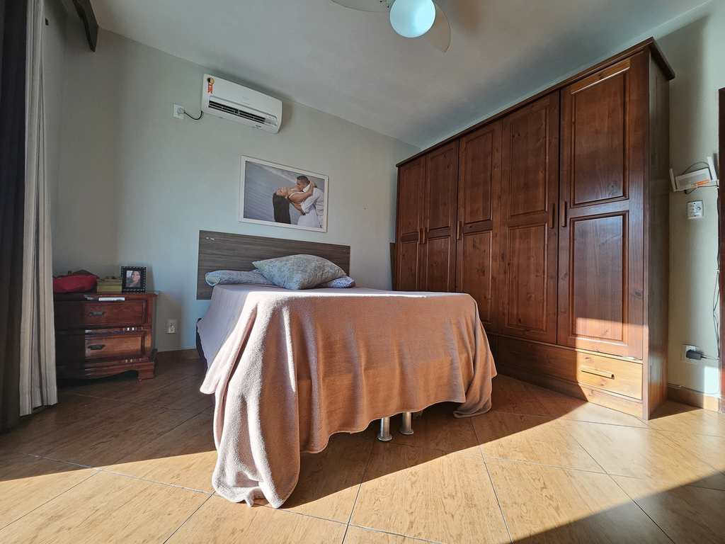 Sobrado em São Vicente, no bairro Catiapoa