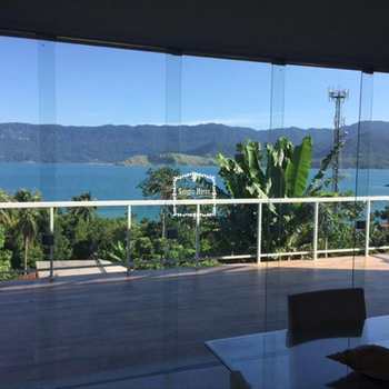 Casa em Ilhabela, bairro Praia Grande