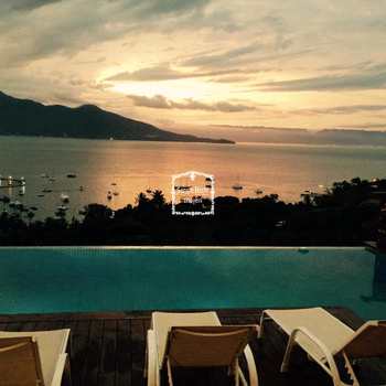 Casa em Ilhabela, bairro Vila