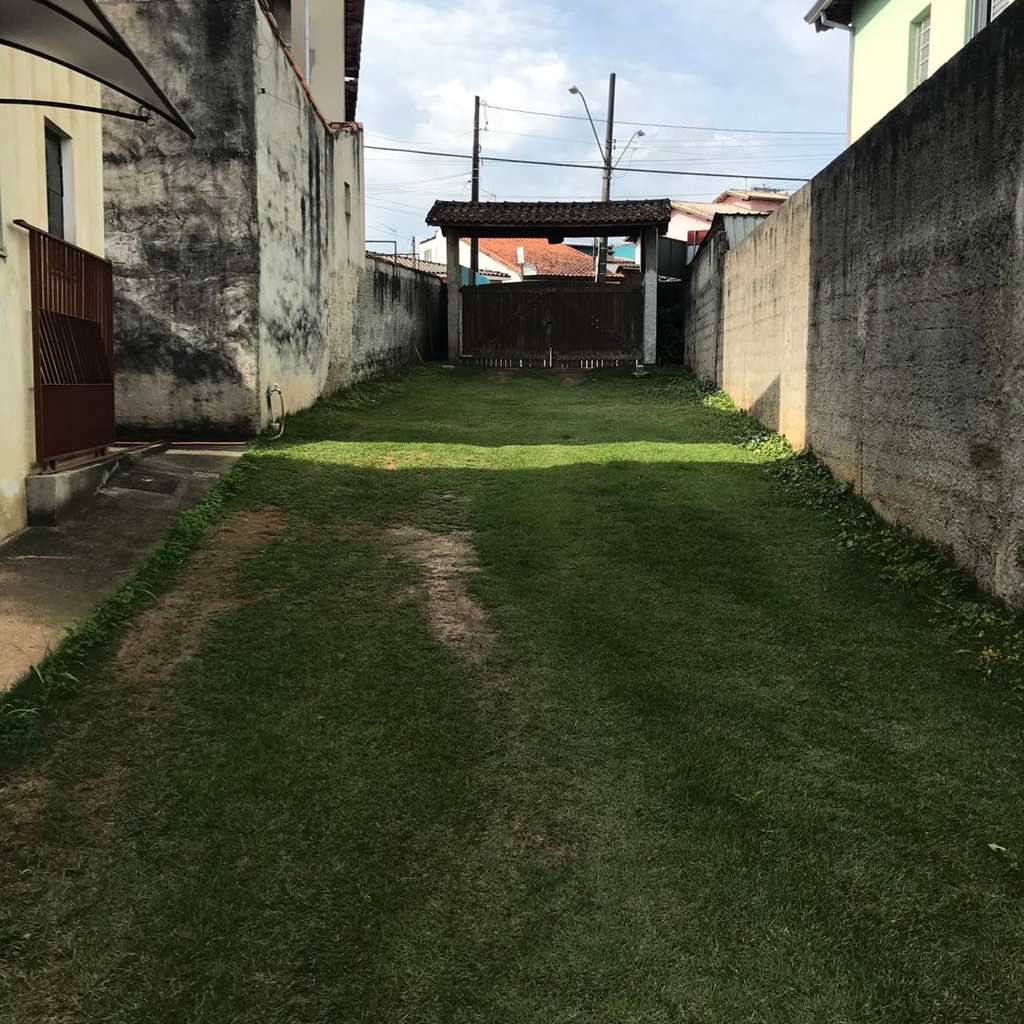Sobrado em Biritiba-Mirim, no bairro Centro