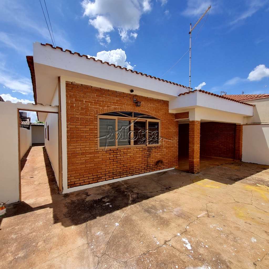 Casa em Cravinhos, no bairro Vila Cláudia