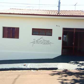 Casa em Cravinhos, bairro Centro