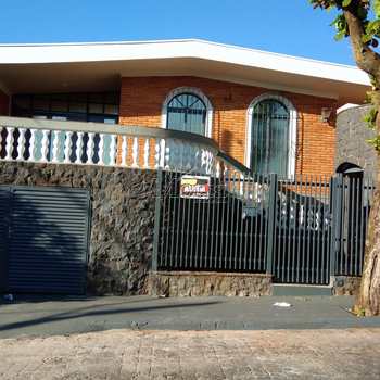 Casa em Cravinhos, bairro Centro