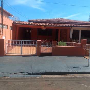 Casa em Cravinhos, bairro Centro
