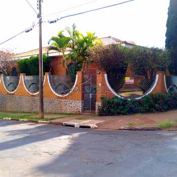 Casa em Cravinhos, bairro Centro