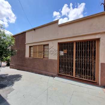 Casa em Cravinhos, bairro Centro