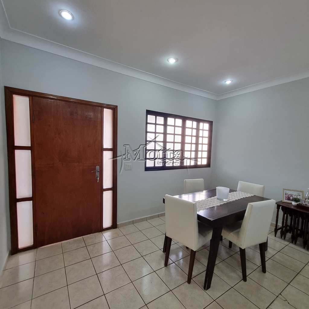 Casa em Cravinhos, no bairro Jardim das Acácias