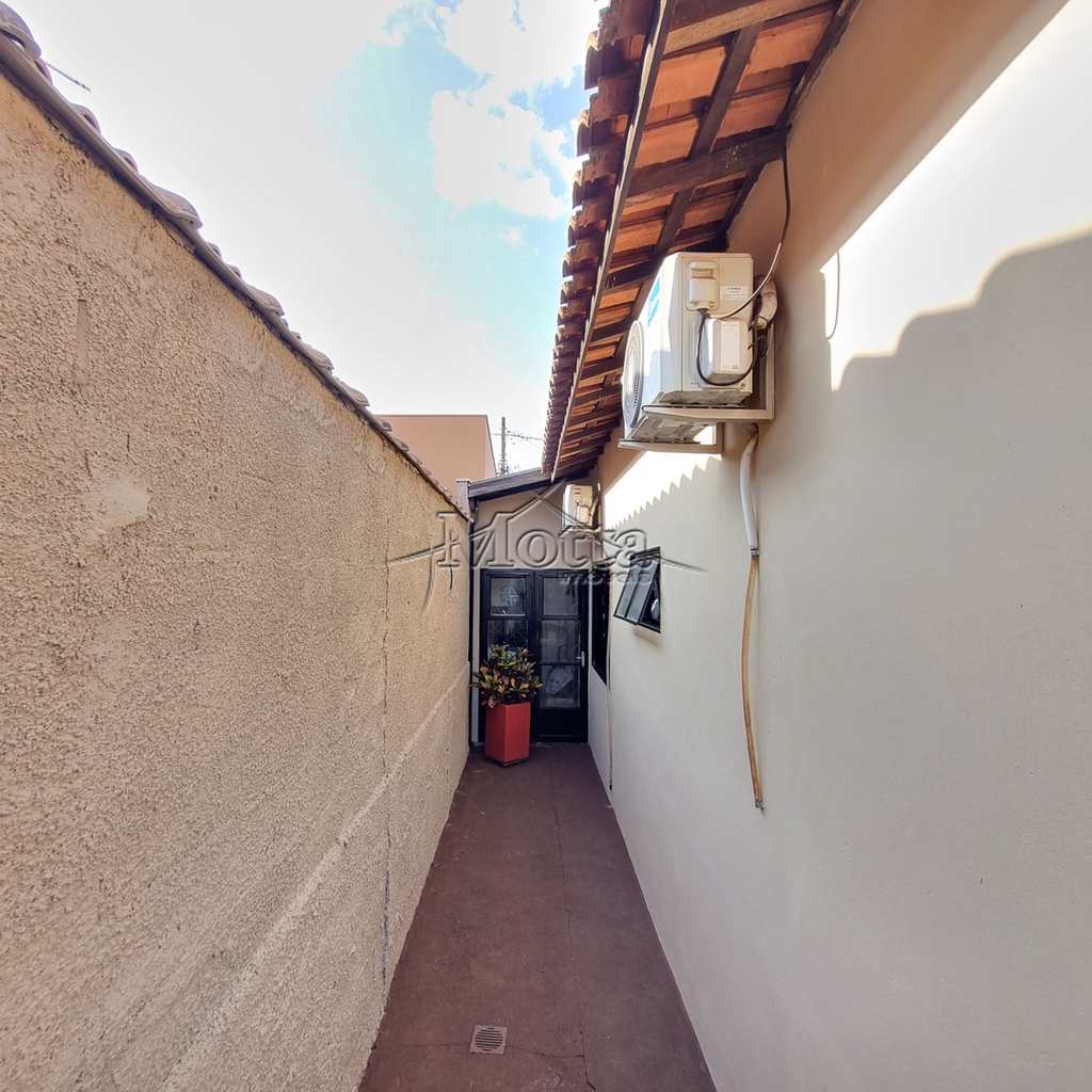 Casa em Cravinhos, no bairro Jardim das Acácias