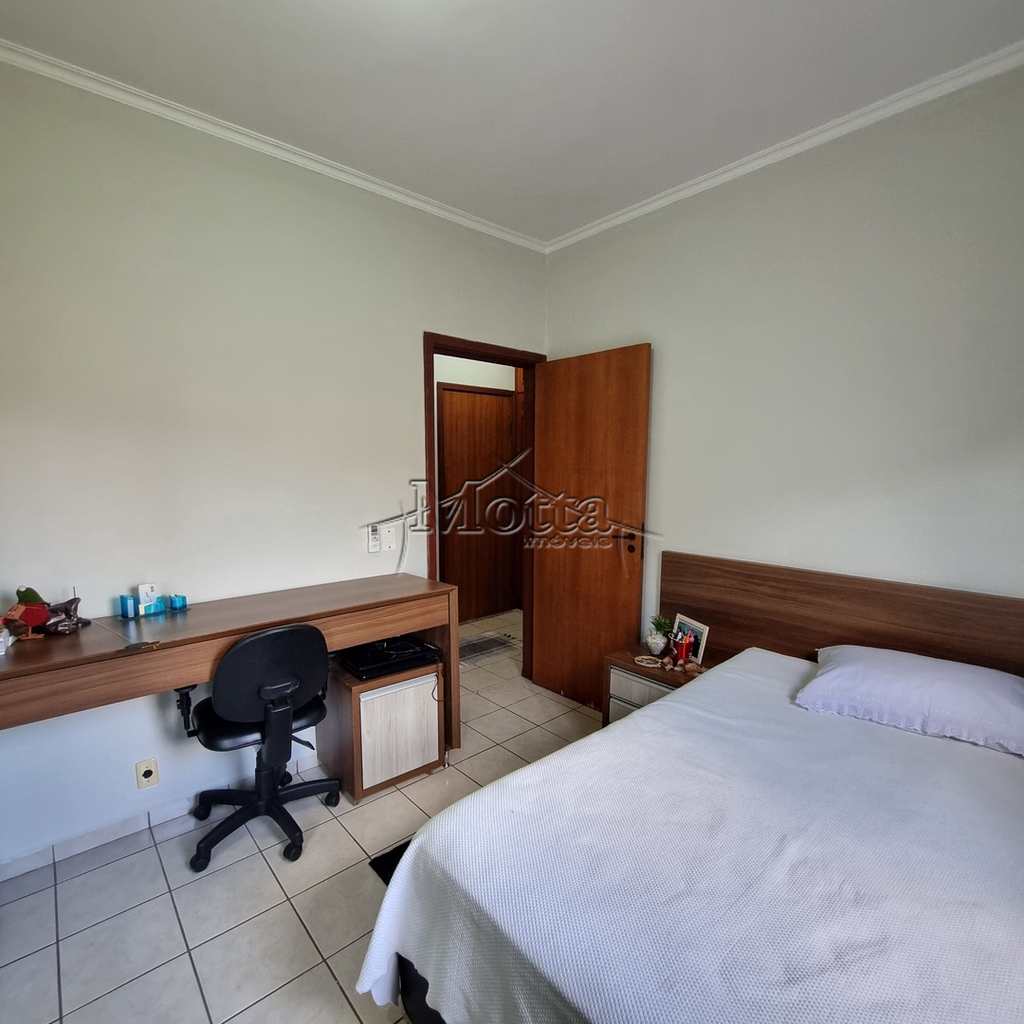 Casa em Cravinhos, no bairro Jardim das Acácias