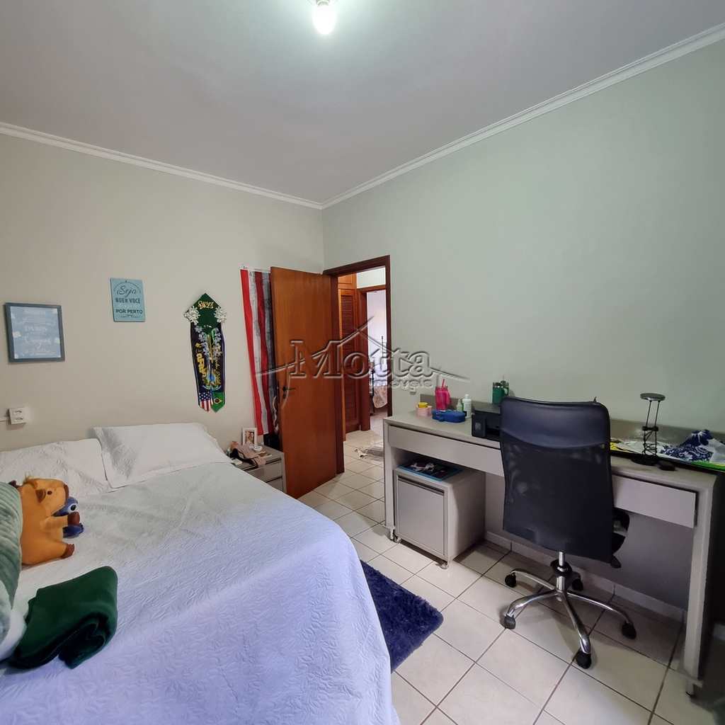 Casa em Cravinhos, no bairro Jardim das Acácias