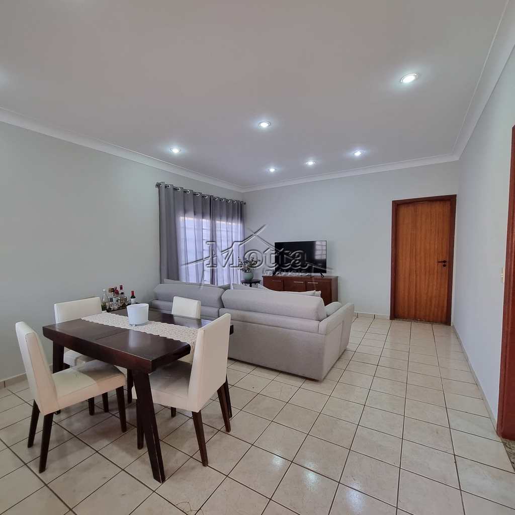 Casa em Cravinhos, no bairro Jardim das Acácias