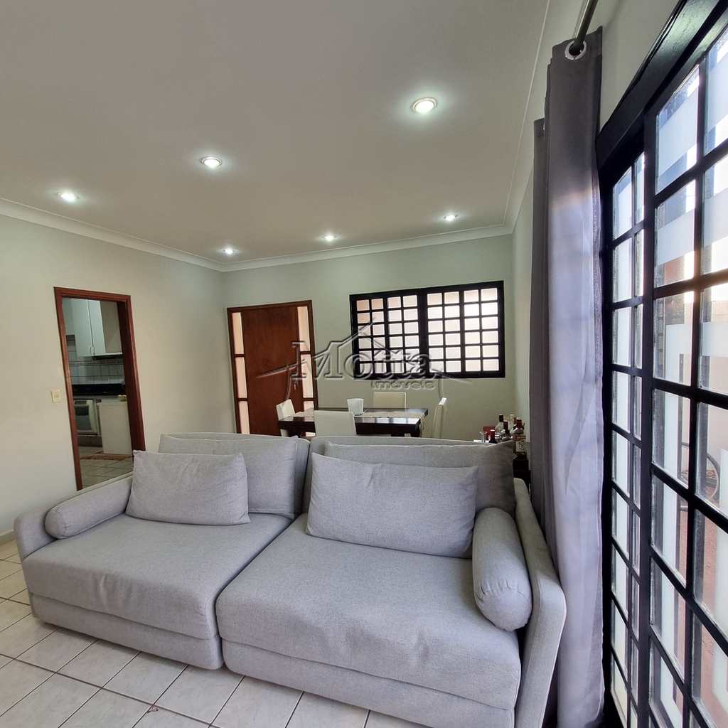 Casa em Cravinhos, no bairro Jardim das Acácias