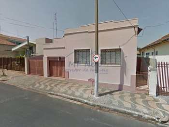 Casa, código 101700 em Pirassununga, bairro Centro