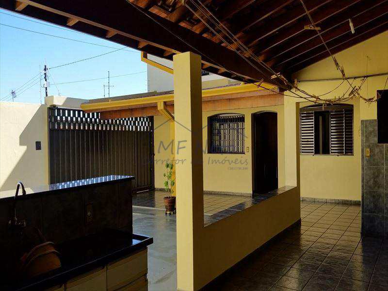 Casa em Pirassununga, no bairro Vila Guilhermina