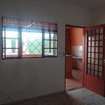 Casa em Pirassununga, bairro Jardim Cidade Nova