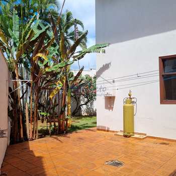 Casa de Condomínio em Pirassununga, bairro Cidade Jardim