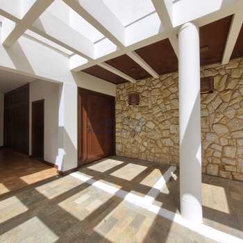 Casa de Condomínio em Pirassununga, bairro Cidade Jardim