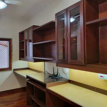 Casa de Condomínio em Pirassununga, bairro Cidade Jardim