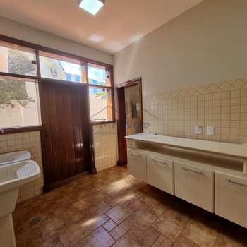 Casa de Condomínio em Pirassununga, bairro Cidade Jardim