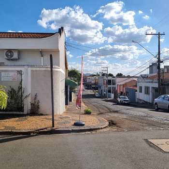 Casa Comercial em Pirassununga, bairro Centro