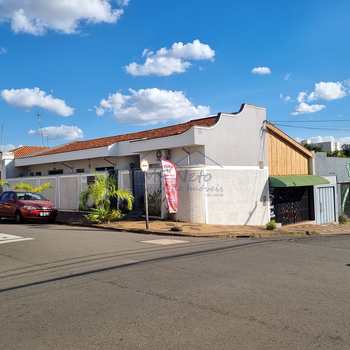 Casa Comercial em Pirassununga, bairro Centro
