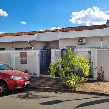 Casa Comercial em Pirassununga, bairro Centro