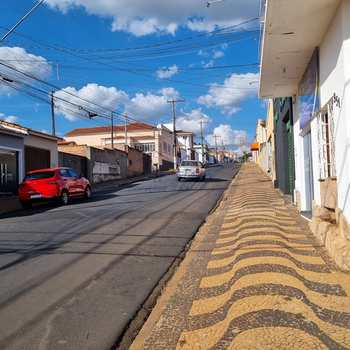 Casa Comercial em Pirassununga, bairro Centro