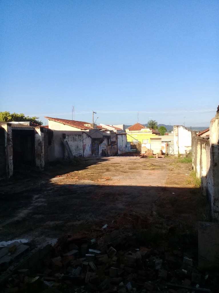 Terreno Comercial em Pirassununga, no bairro Centro