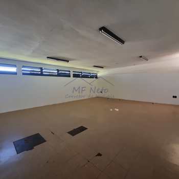 Prédio Comercial em Pirassununga, bairro Rosário