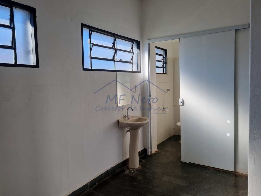Prédio Comercial em Pirassununga, no bairro Rosário