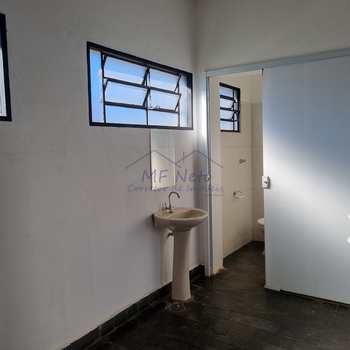 Prédio Comercial em Pirassununga, bairro Rosário