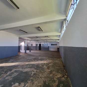 Prédio Comercial em Pirassununga, bairro Rosário