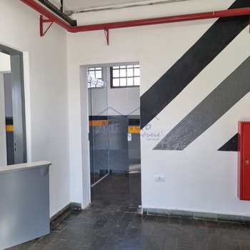 Prédio Comercial em Pirassununga, bairro Rosário