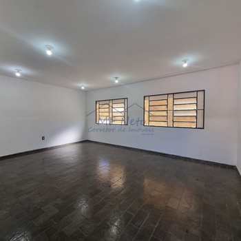 Prédio Comercial em Pirassununga, bairro Rosário