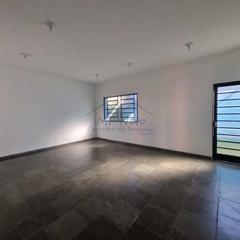Prédio Comercial em Pirassununga, bairro Rosário