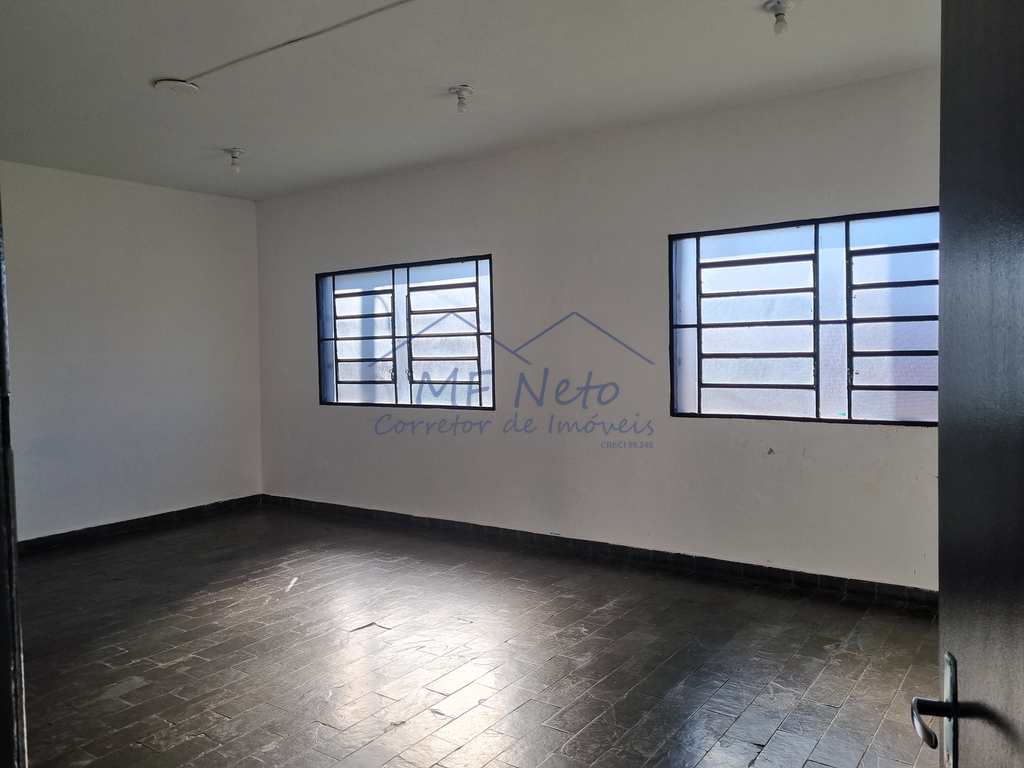 Prédio Comercial em Pirassununga, no bairro Rosário