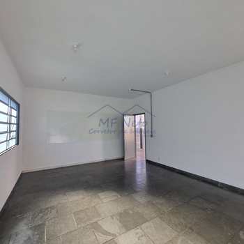 Prédio Comercial em Pirassununga, bairro Rosário
