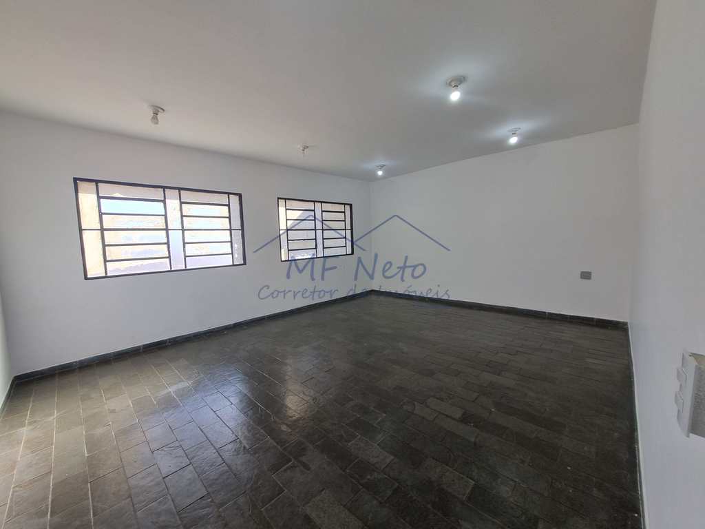 Prédio Comercial em Pirassununga, no bairro Rosário
