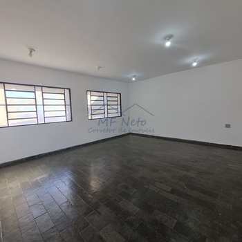 Prédio Comercial em Pirassununga, bairro Rosário