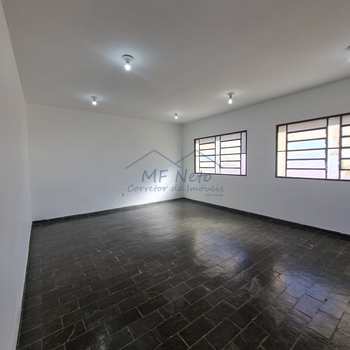 Prédio Comercial em Pirassununga, bairro Rosário