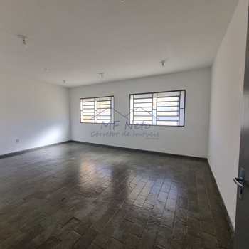 Prédio Comercial em Pirassununga, bairro Rosário