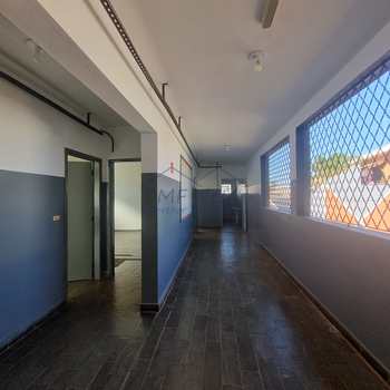 Prédio Comercial em Pirassununga, bairro Rosário